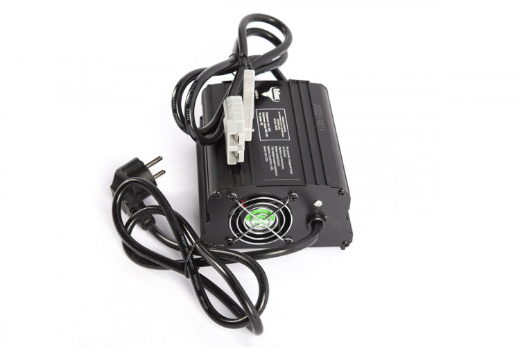 Зарядное устройство RuTrike для аккумуляторов 24V50A/H (10A) в Хабаровске