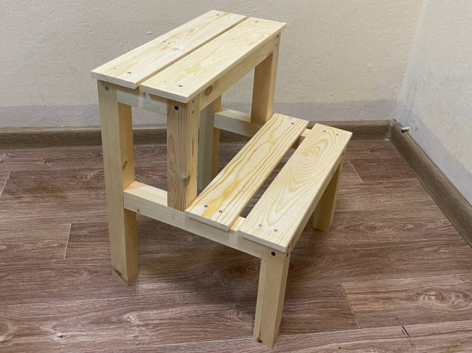 Табурет-стремянка деревянный в Хабаровске